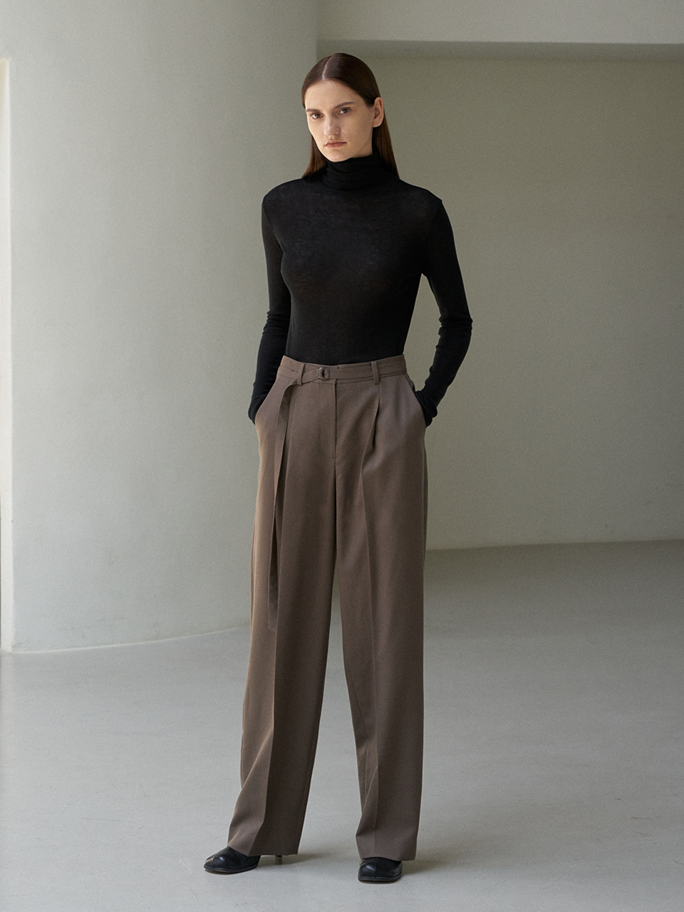 Belted wool pants brown