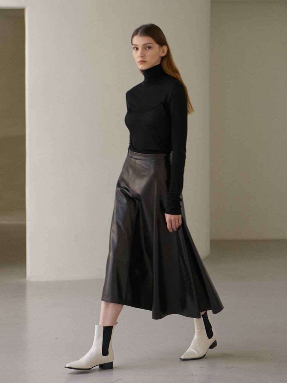 Lambskin unbalanced flare skirt black